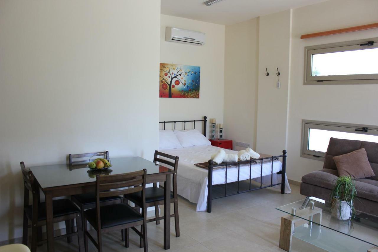 Kerynia Apartments Paphos Kültér fotó